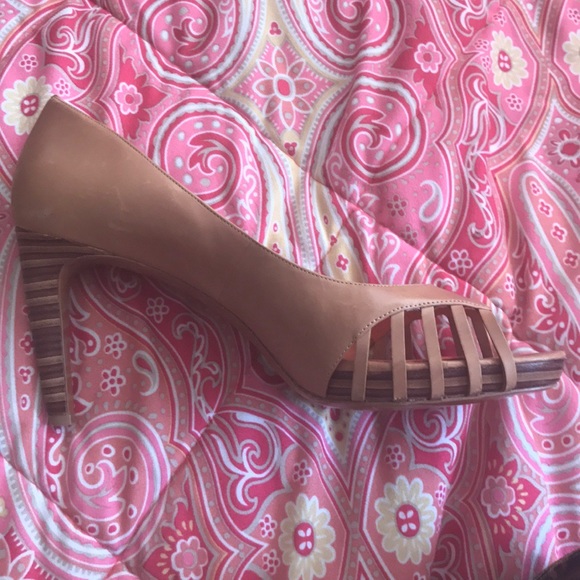 Rich Tan Via Spiga Heels - Picture 1 of 8